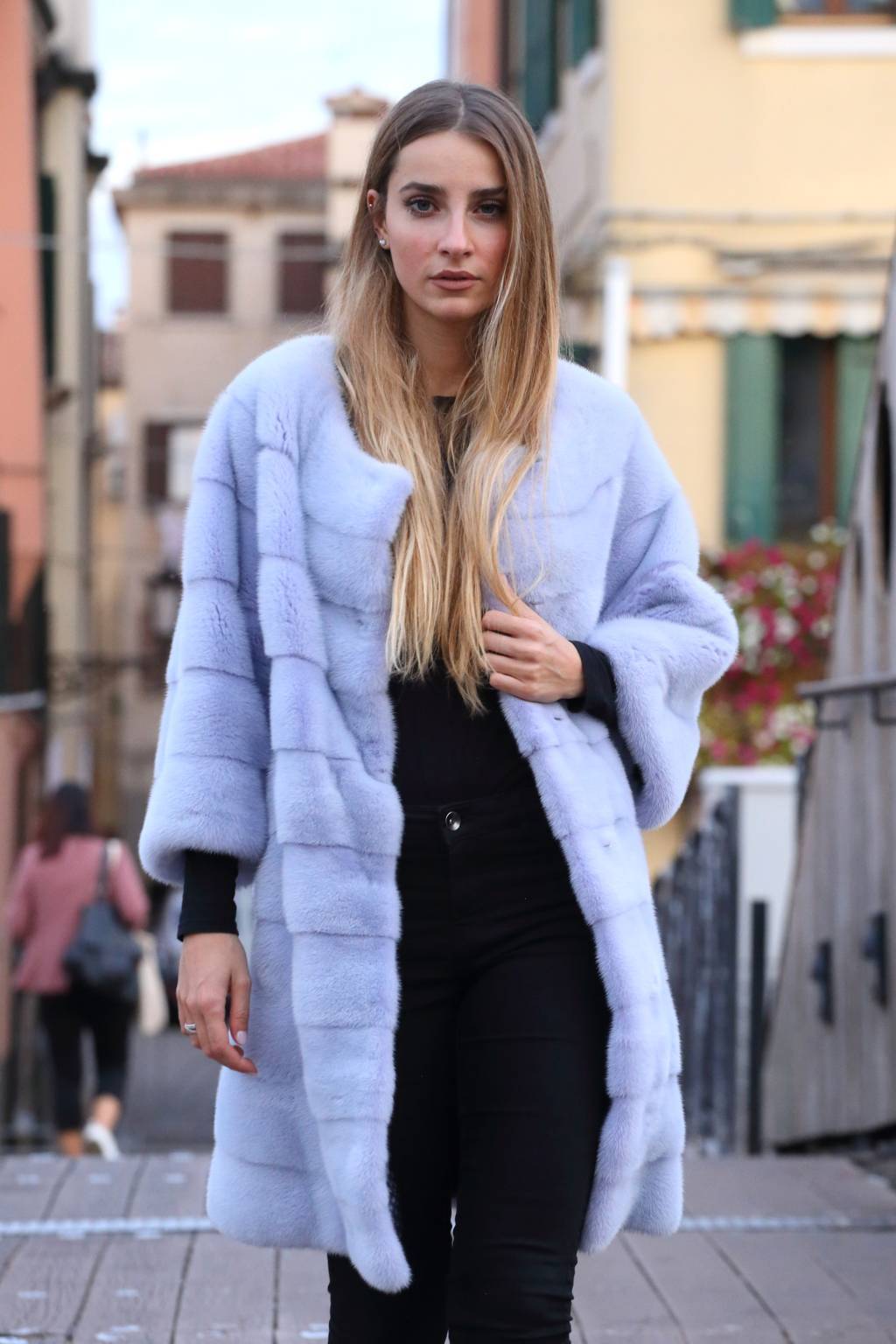 Cappotto in visone colore azzurro polvere