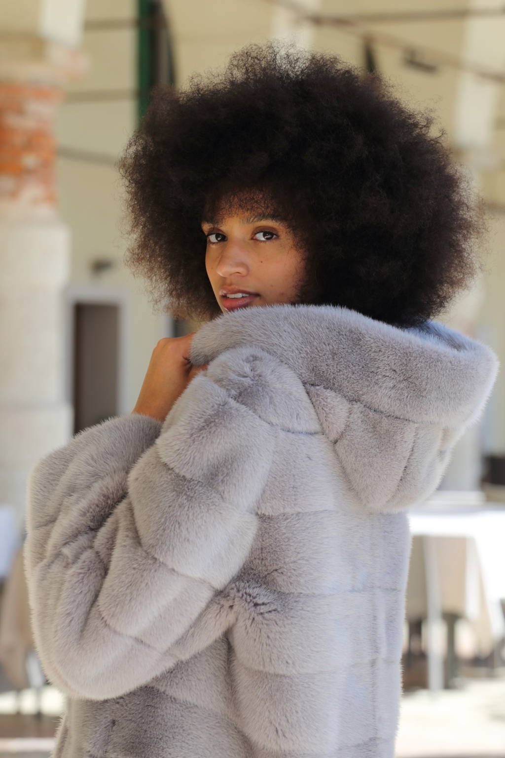 Cappotto in visone di colore grigio