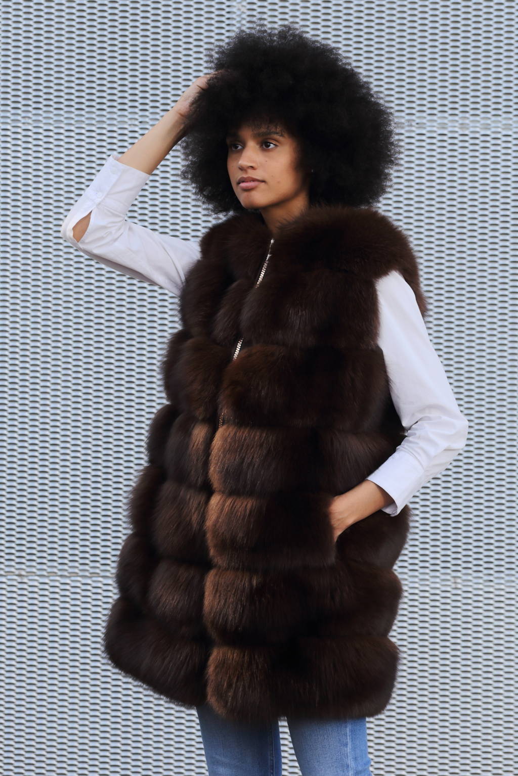 Gilet in volpe di colore marrone